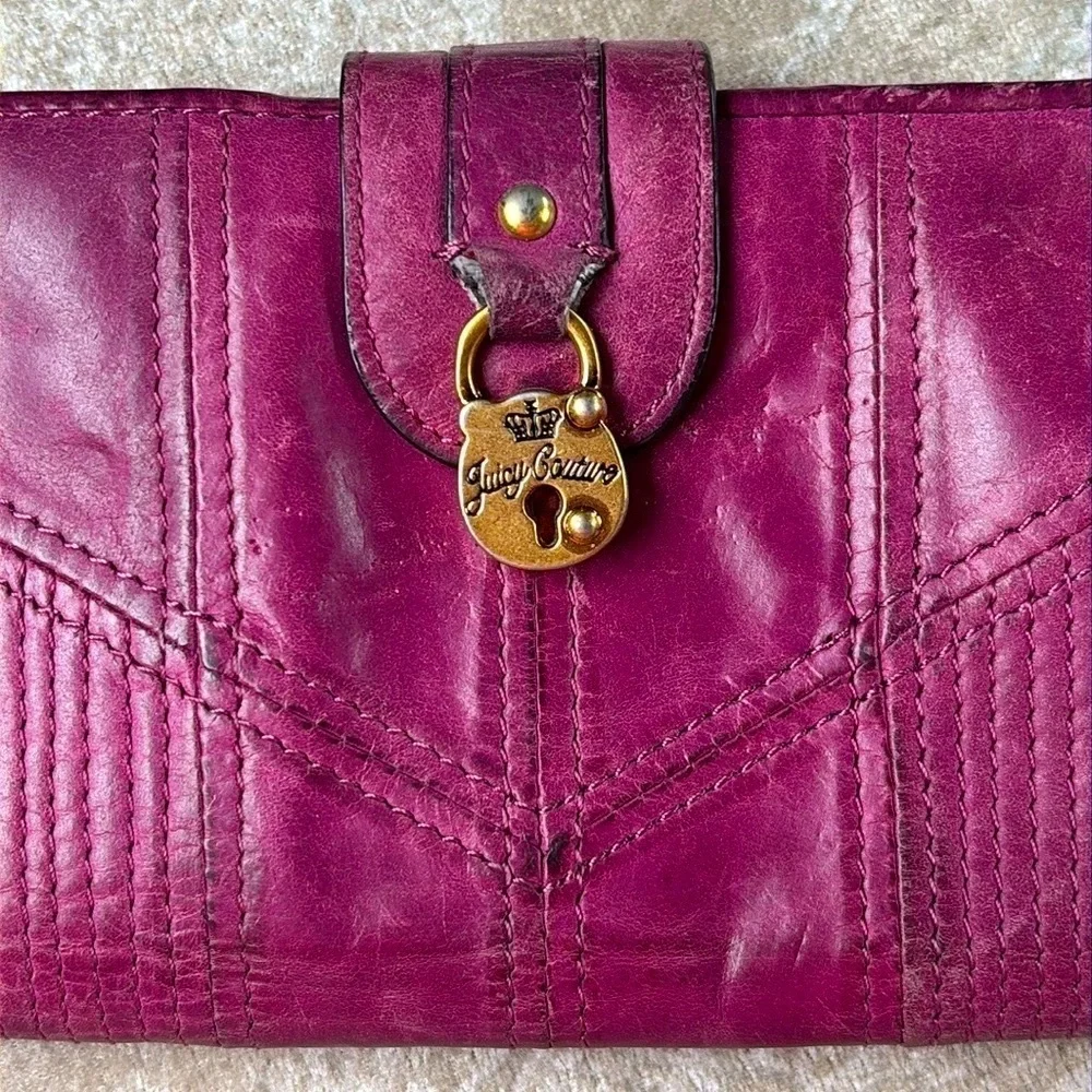 Vintage Juicy Couture Genuine Leather Magenta Bifold Snap Close Wallet w/ Locket